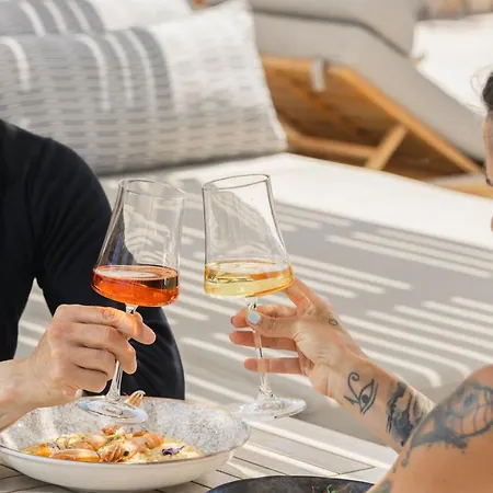 Ξενοδοχείο με διαμερίσματα Orabel Santorini (adults Only)