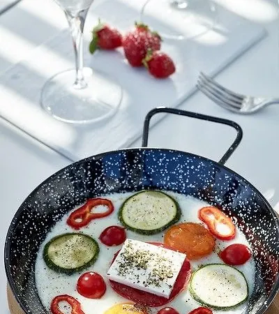 Ξενοδοχείο με διαμερίσματα Orabel Santorini (adults Only) 4*